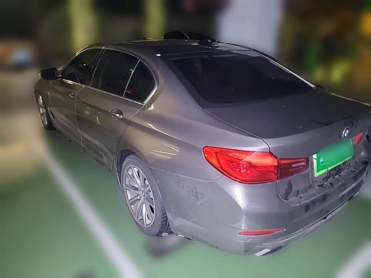 BMW 5 Series New Energy 2018 530Le Luxury Package — миниатюра 4
