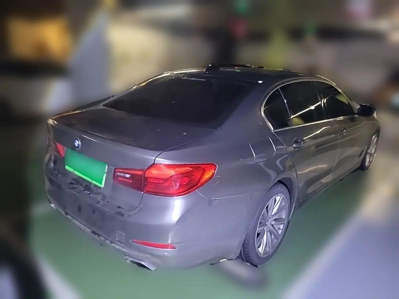 BMW 5 Series New Energy 2018 530Le Luxury Package — миниатюра 6