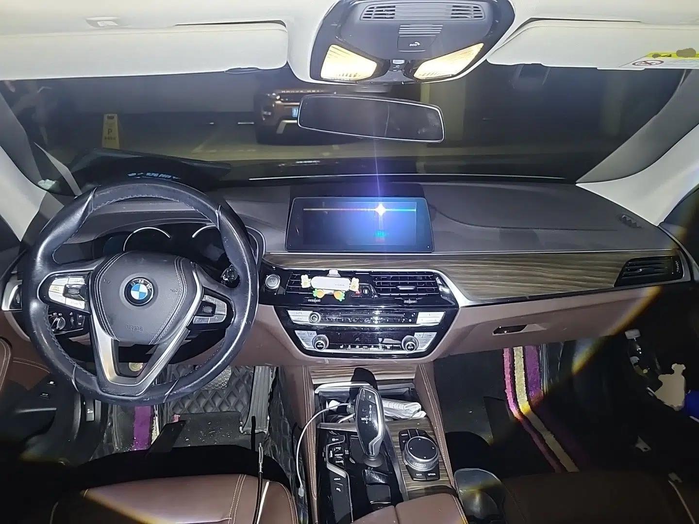 BMW 5 Series New Energy 2018 530Le Luxury Package — миниатюра 9