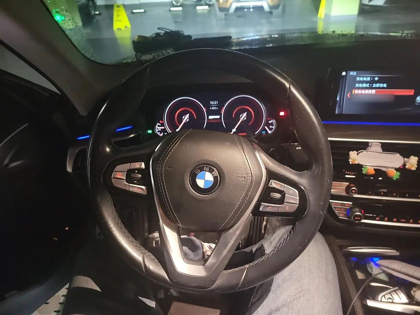 BMW 5 Series New Energy 2018 530Le Luxury Package — миниатюра 10