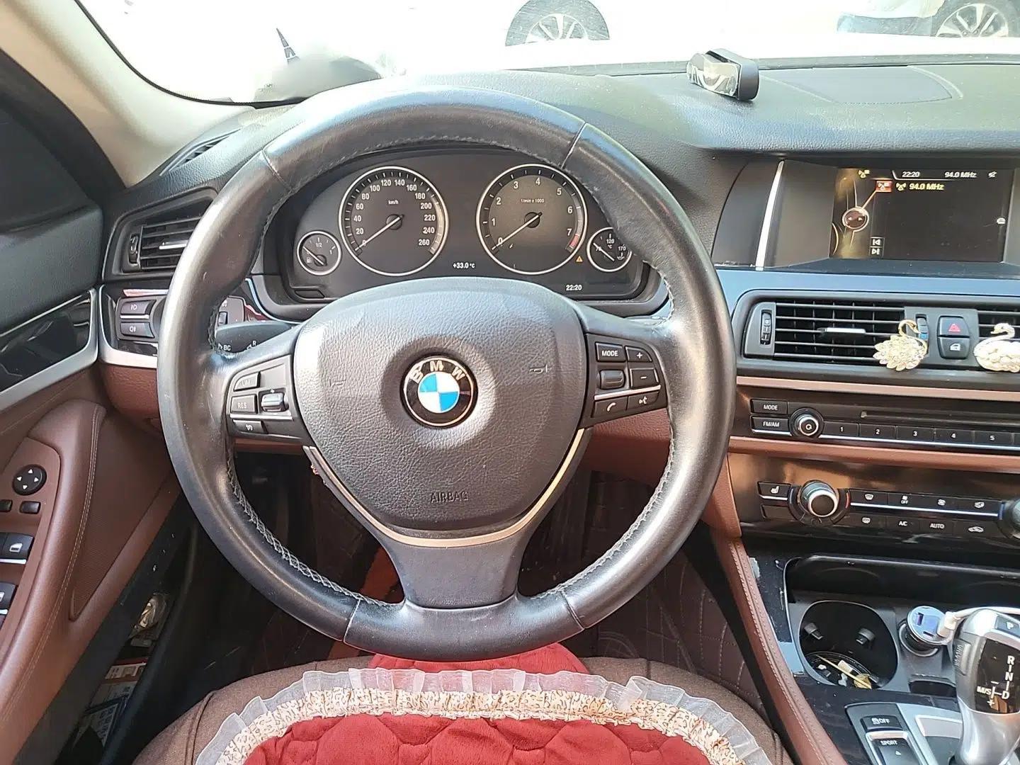 BMW 5 Series 2017 520Li Elegant Edition — миниатюра 10