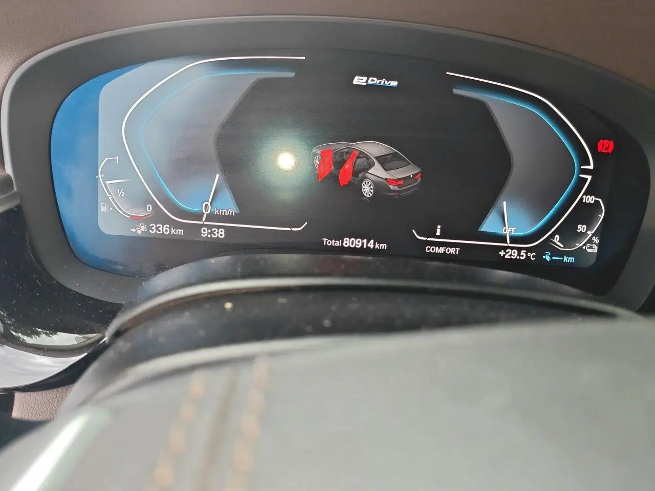 BMW 5 Series New Energy 2020 530Le Pioneer Edition — миниатюра 12