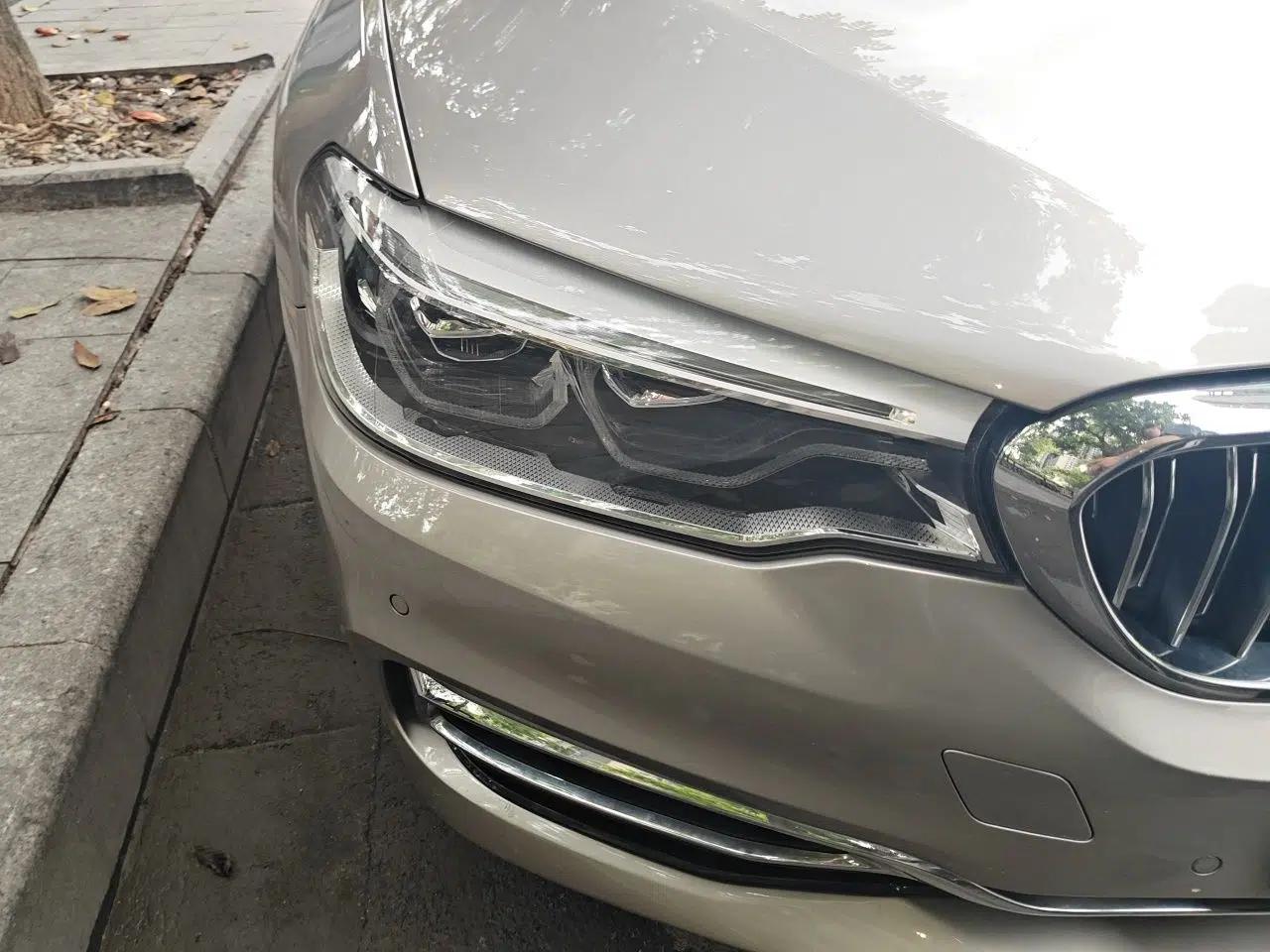 BMW 5 Series New Energy 2020 530Le Pioneer Edition — миниатюра 7