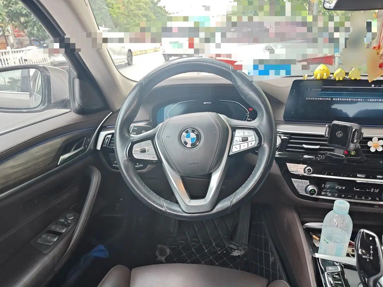 BMW 5 Series New Energy 2020 530Le Pioneer Edition — миниатюра 10