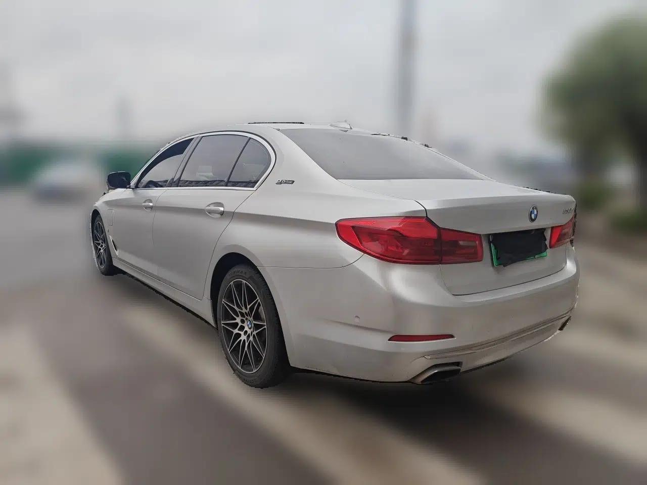 BMW 5 Series New Energy 2019 530Le Luxury Package — миниатюра 4