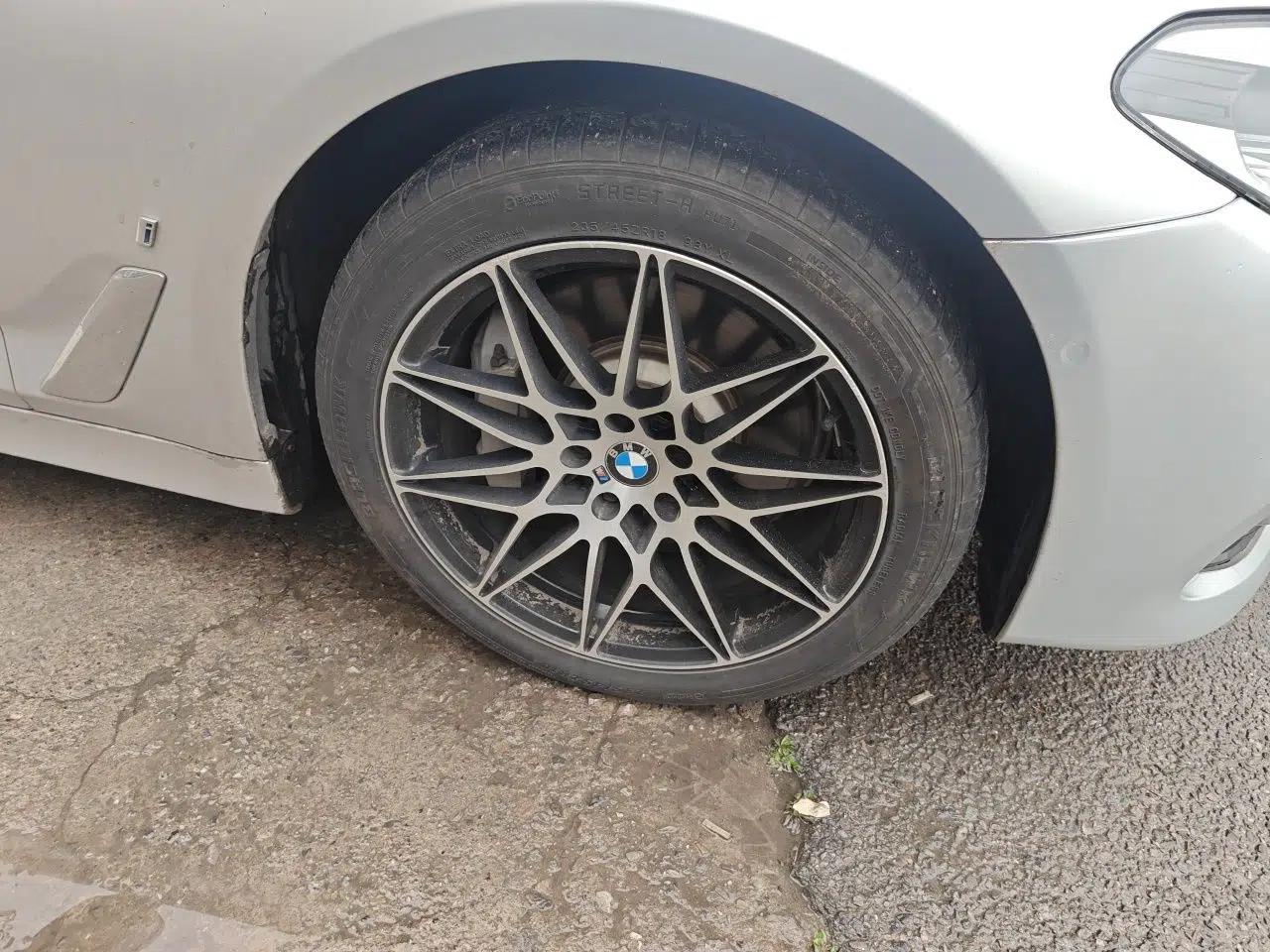 BMW 5 Series New Energy 2019 530Le Luxury Package — миниатюра 8