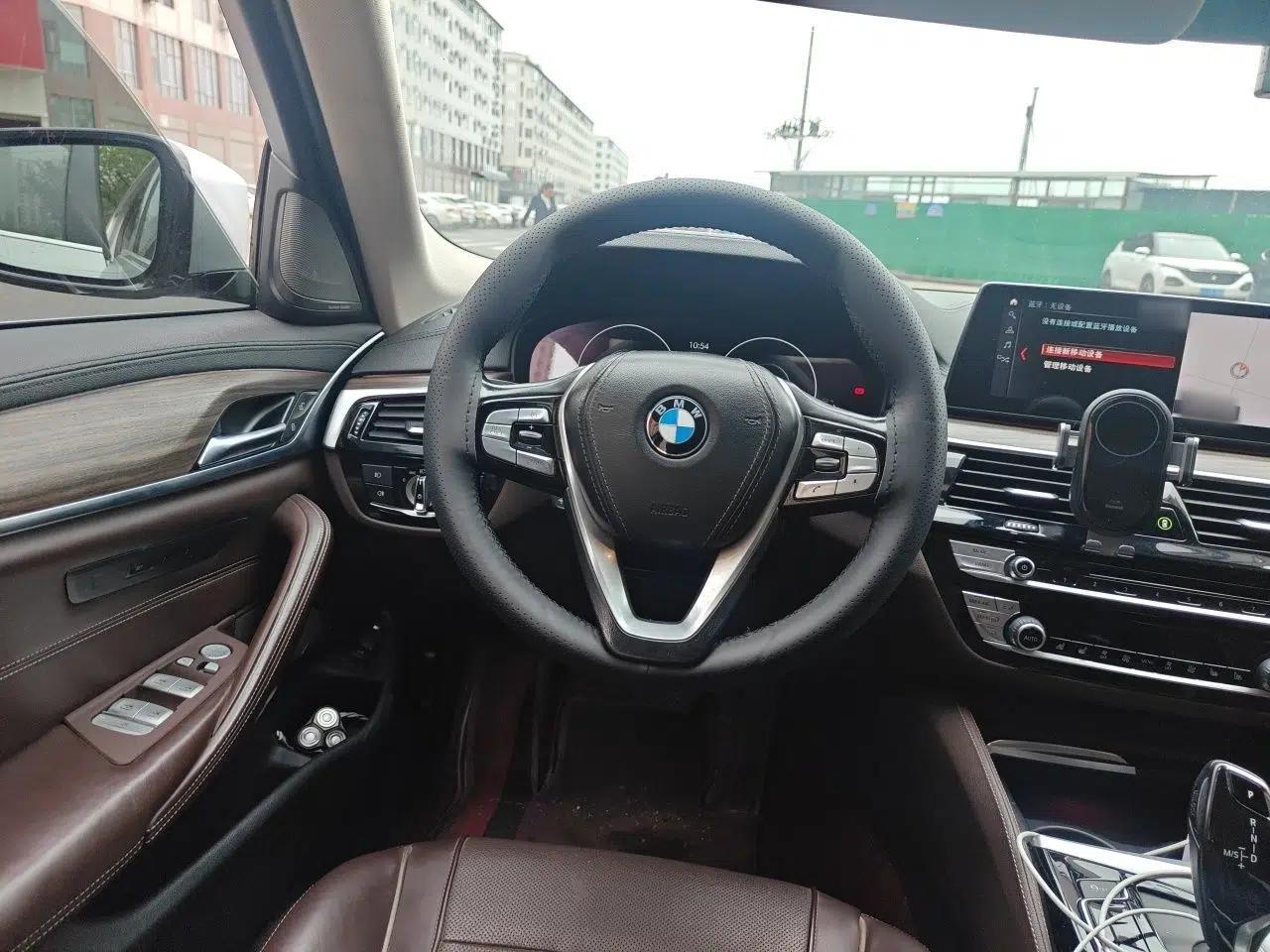 BMW 5 Series New Energy 2019 530Le Luxury Package — миниатюра 10