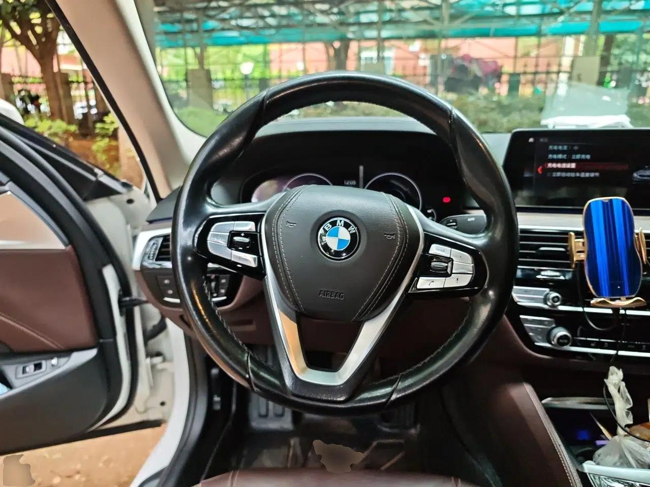 BMW 5 Series New Energy 2019 530Le Luxury Package — миниатюра 10