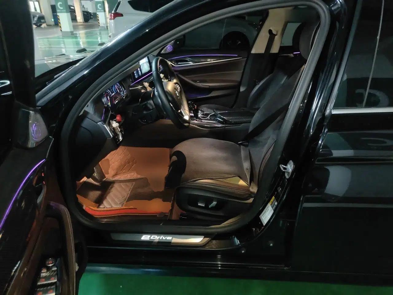 BMW 5 Series New Energy 2018 530Le Luxury Package — миниатюра 15