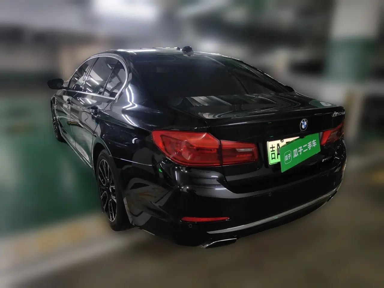 BMW 5 Series New Energy 2018 530Le Luxury Package — миниатюра 4