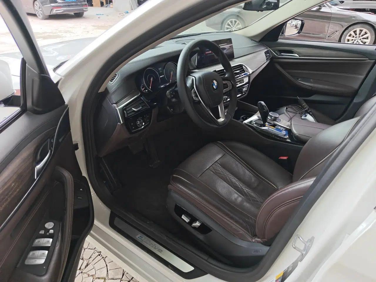BMW 5 Series New Energy 2019 530Le Luxury Package — миниатюра 16