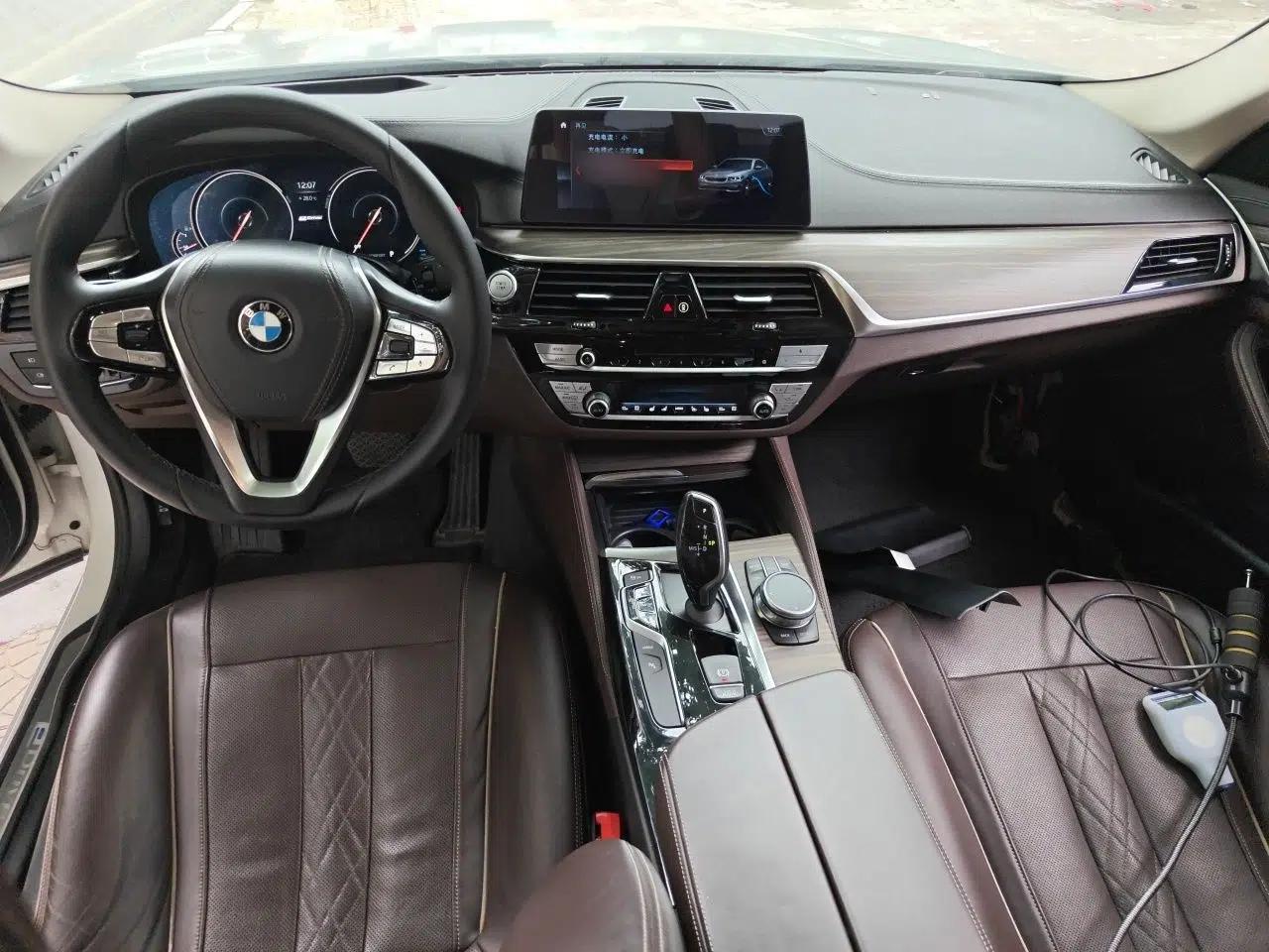 BMW 5 Series New Energy 2019 530Le Luxury Package — миниатюра 9
