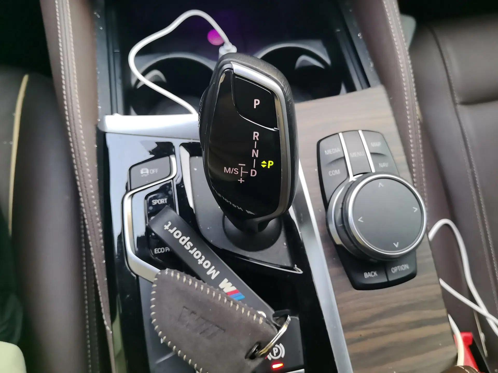 BMW 5 Series New Energy 2019 530Le Luxury Package — миниатюра 14