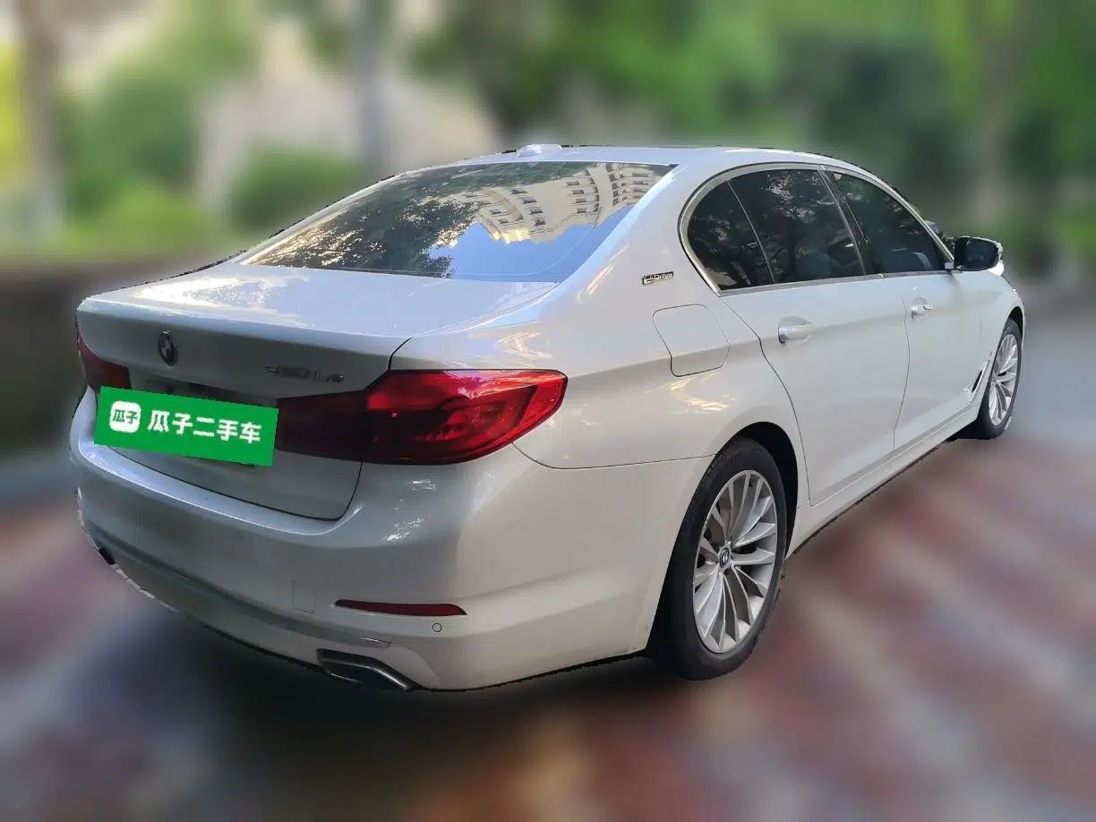 BMW 5 Series New Energy 2019 530Le Luxury Package — миниатюра 6