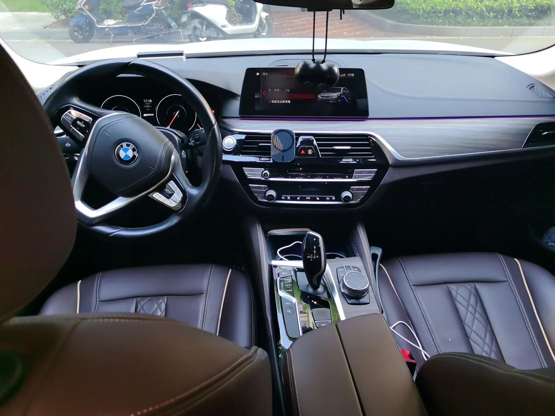 BMW 5 Series New Energy 2019 530Le Luxury Package — миниатюра 9