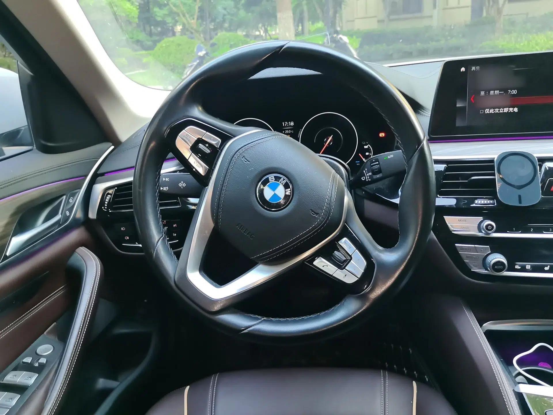 BMW 5 Series New Energy 2019 530Le Luxury Package — миниатюра 10