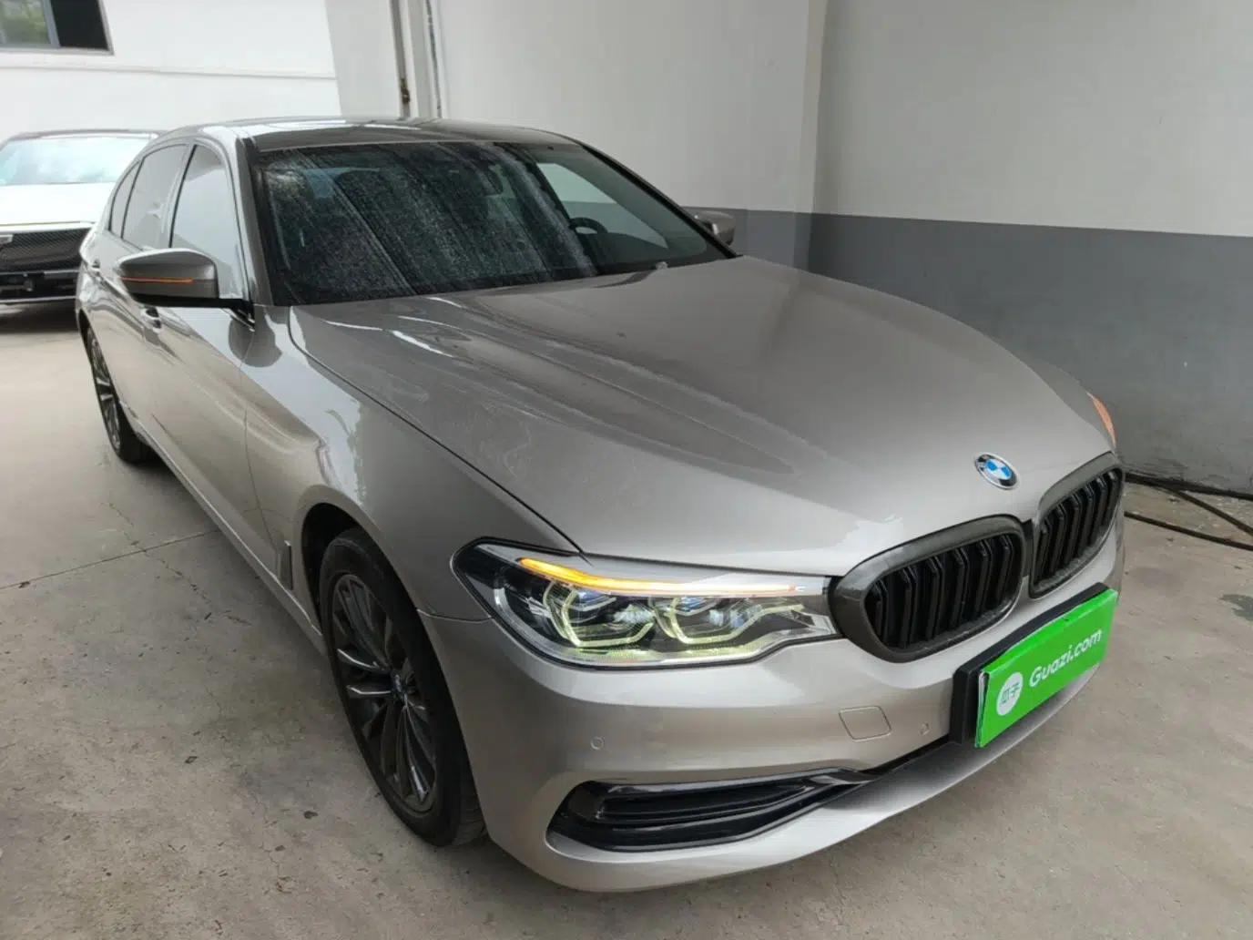 BMW 5 Series New Energy 2019 530Le Luxury Package — миниатюра 12
