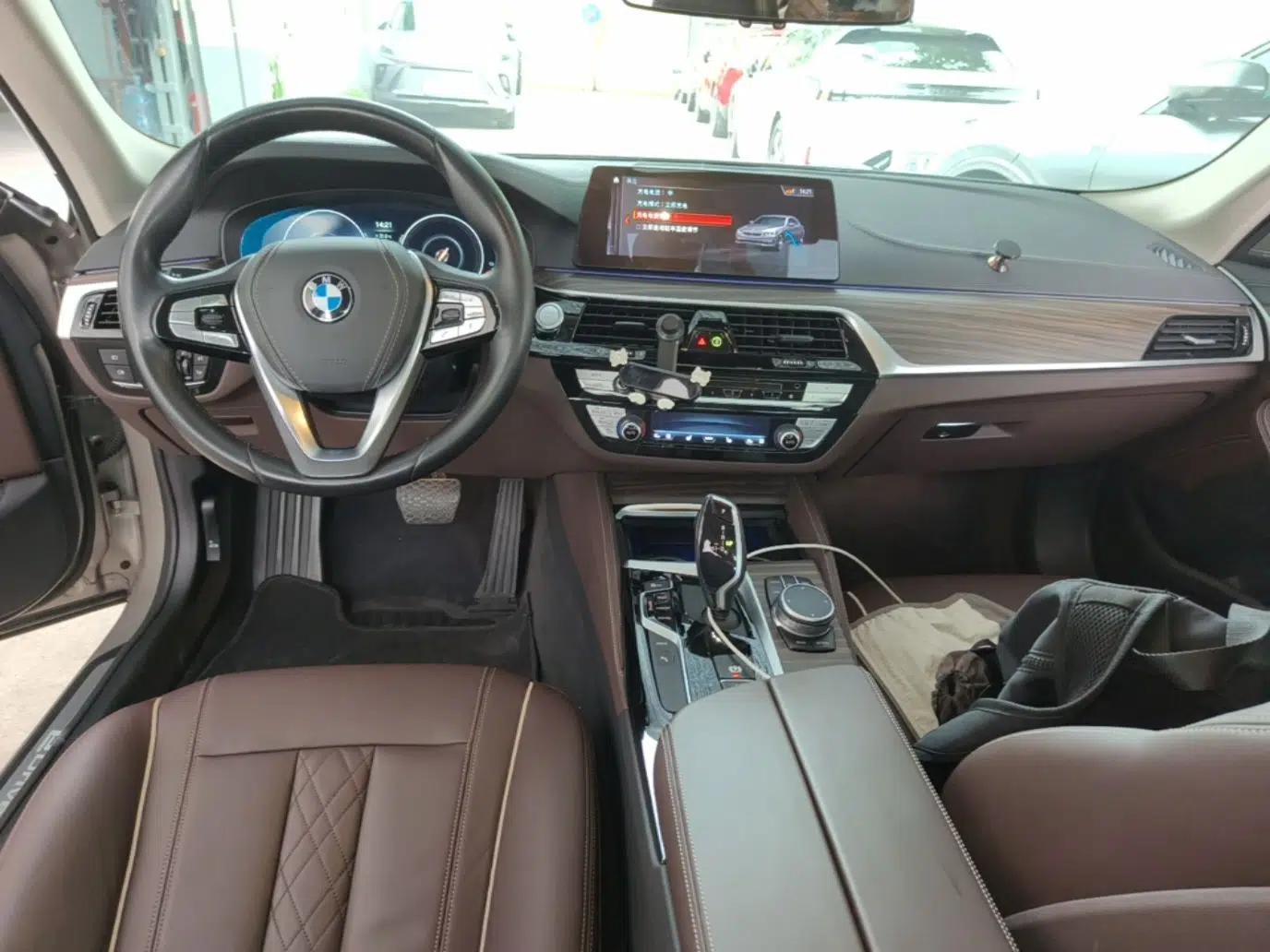 BMW 5 Series New Energy 2019 530Le Luxury Package — миниатюра 17