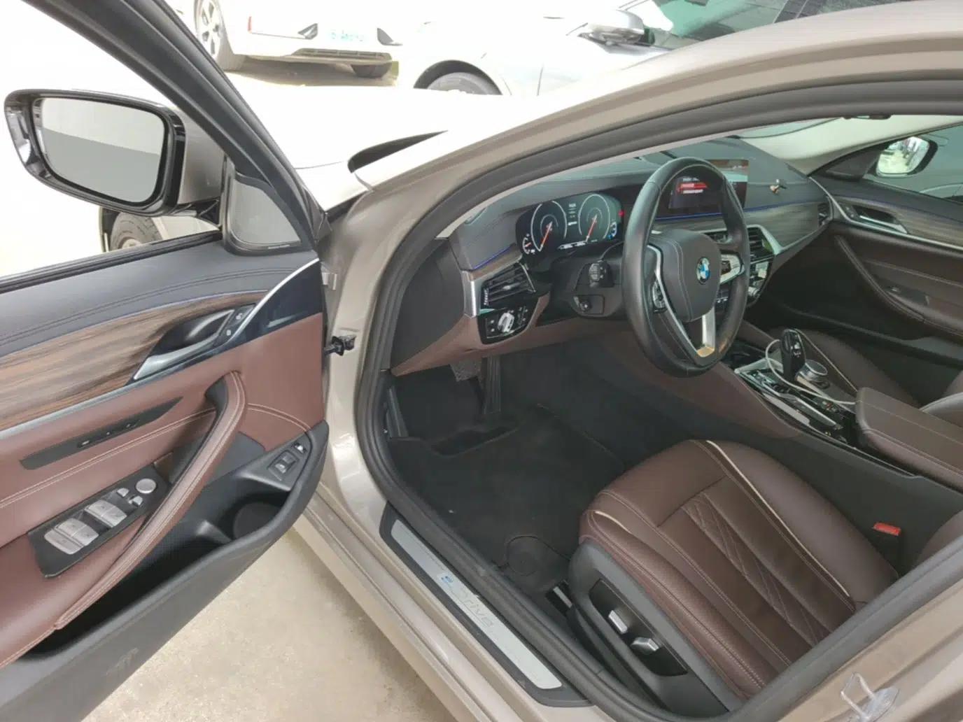 BMW 5 Series New Energy 2019 530Le Luxury Package — миниатюра 23