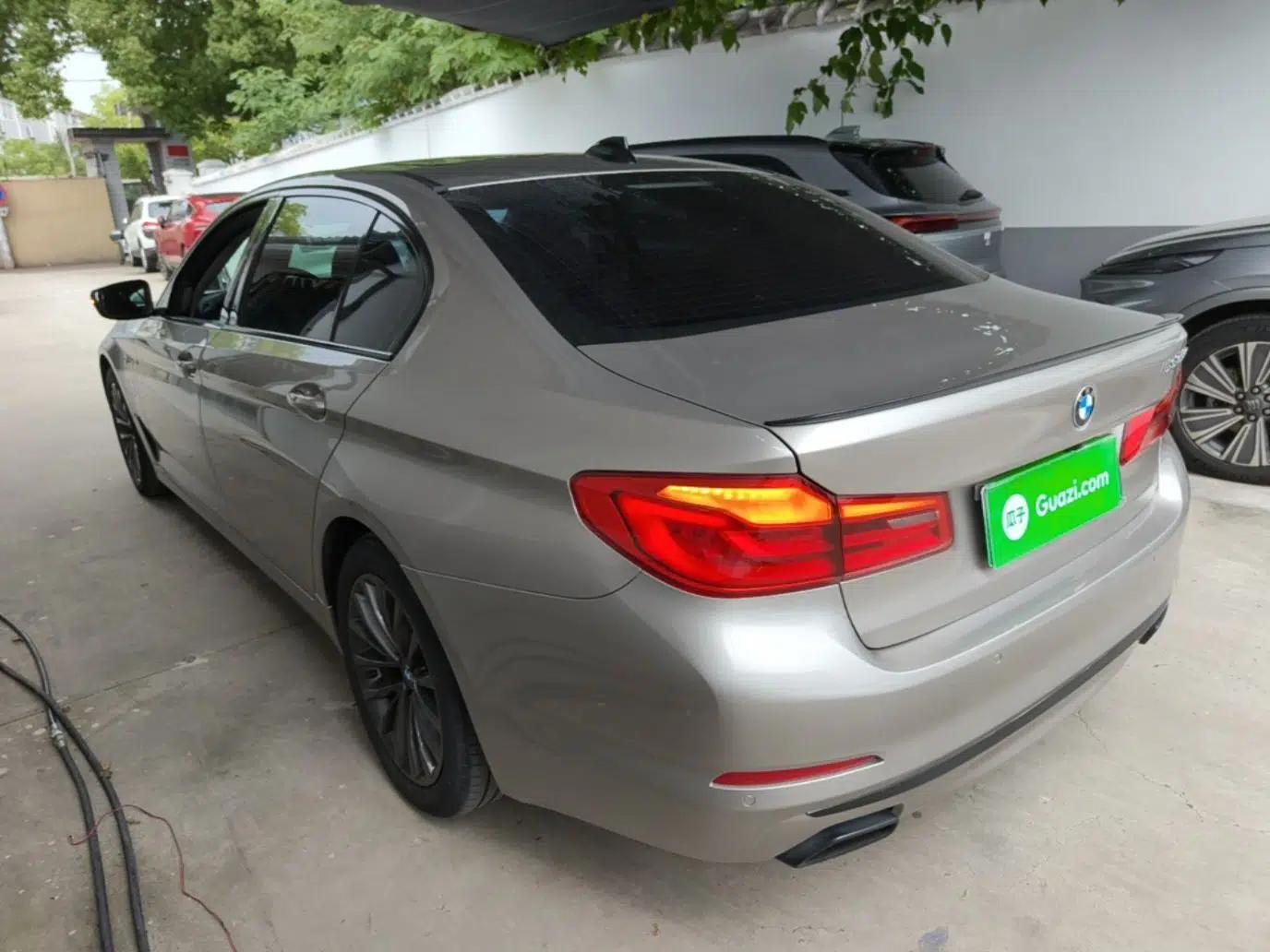 BMW 5 Series New Energy 2019 530Le Luxury Package — миниатюра 4