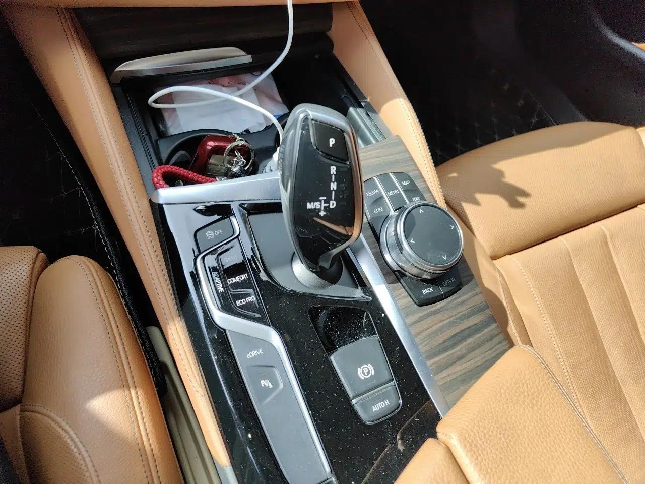 BMW 5 Series New Energy 2018 530Le Luxury Package — миниатюра 14