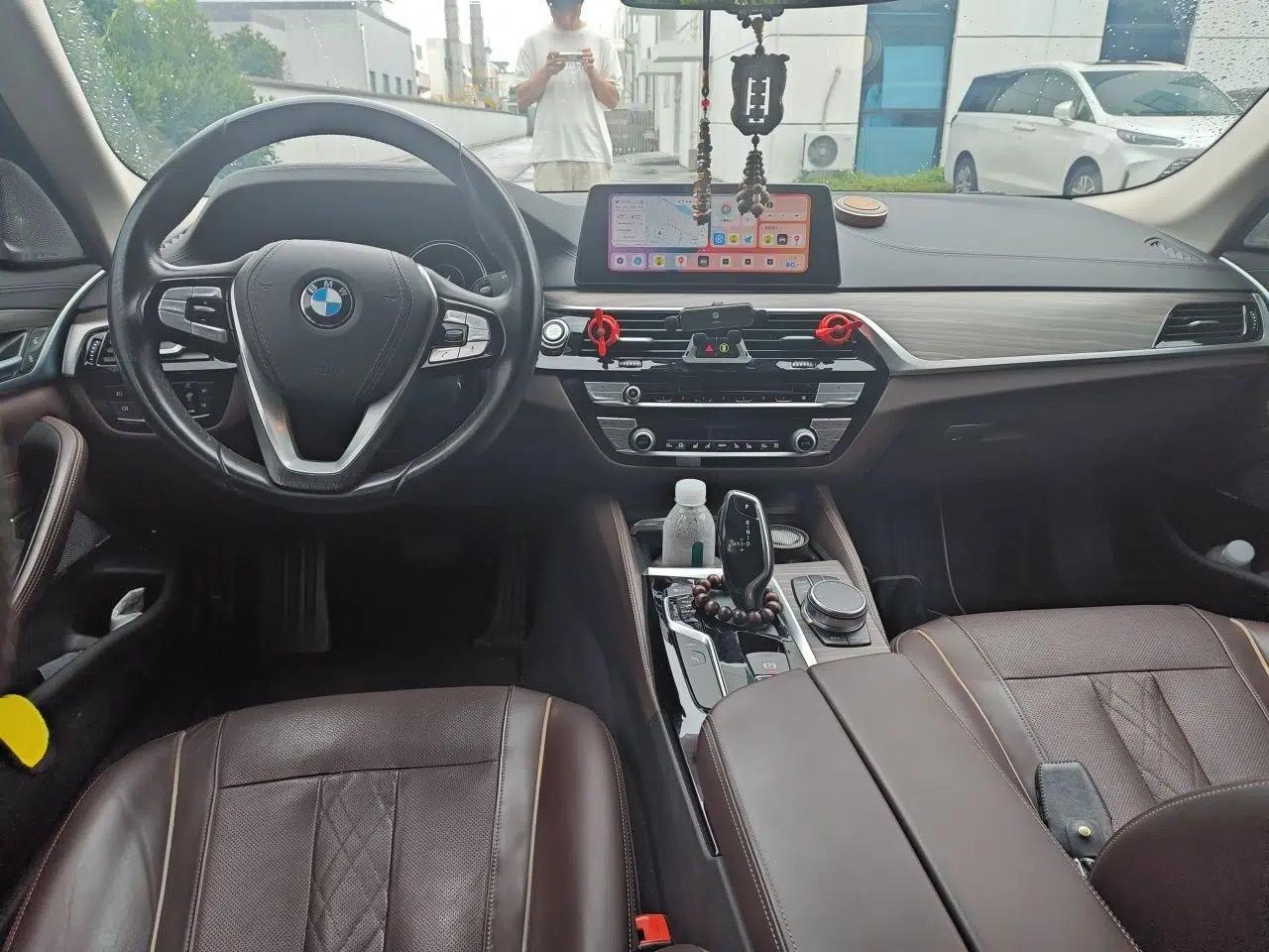 BMW 5 Series New Energy 2019 530Le Luxury Package — миниатюра 9