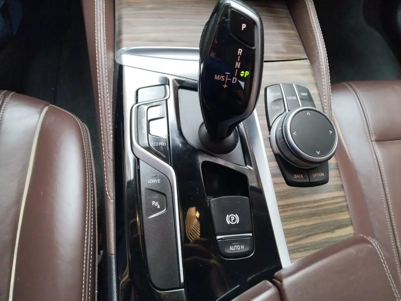 BMW 5 Series New Energy 2020 530Le Luxury Package — миниатюра 14