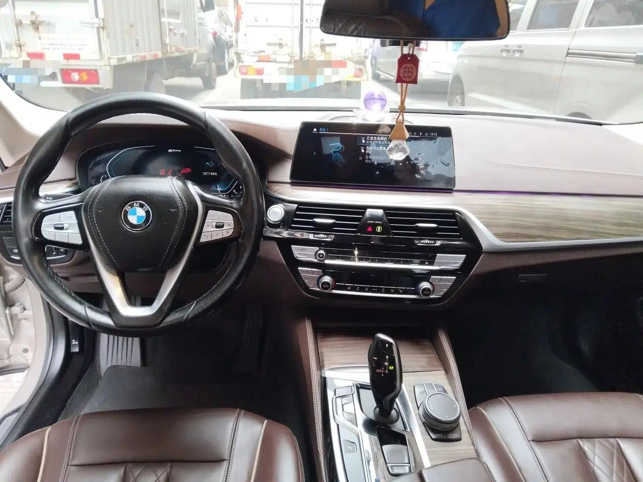 BMW 5 Series New Energy 2020 530Le Luxury Package — миниатюра 9