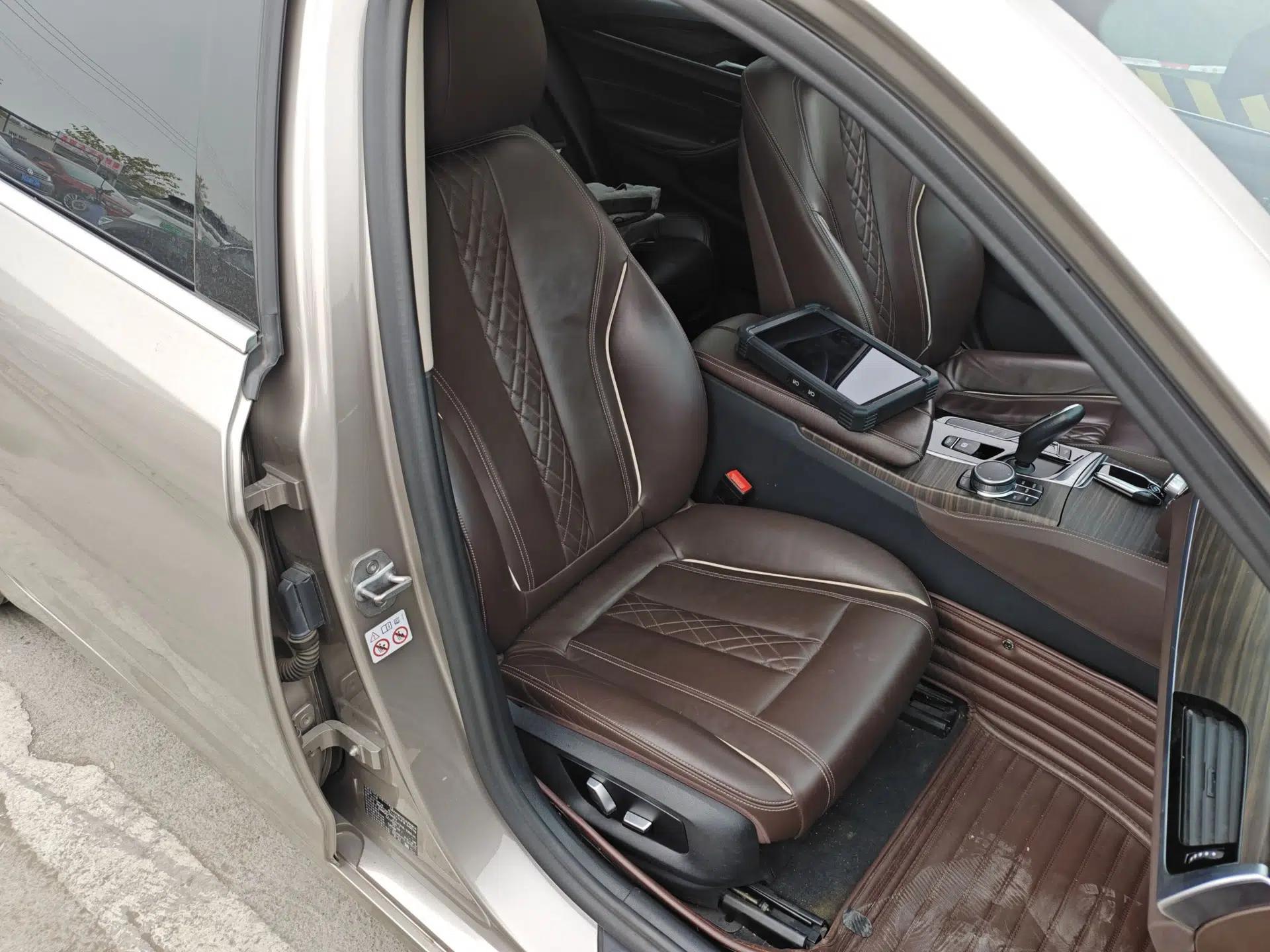 BMW 5 Series New Energy 2020 530Le Luxury Package — миниатюра 20
