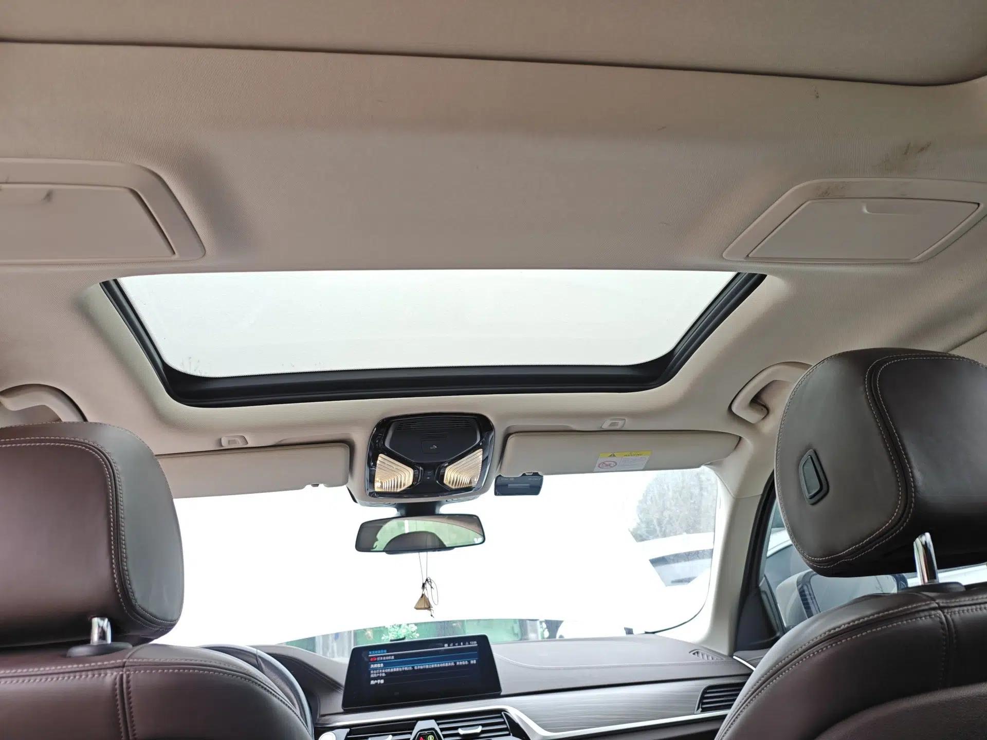 BMW 5 Series New Energy 2020 530Le Luxury Package — миниатюра 22