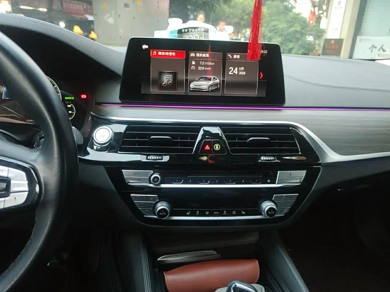 BMW 5 Series New Energy 2019 530Le Luxury Package — миниатюра 13