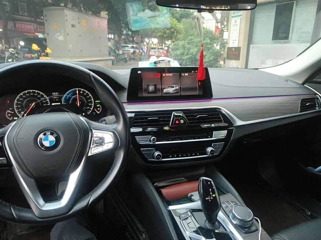 BMW 5 Series New Energy 2019 530Le Luxury Package — миниатюра 9