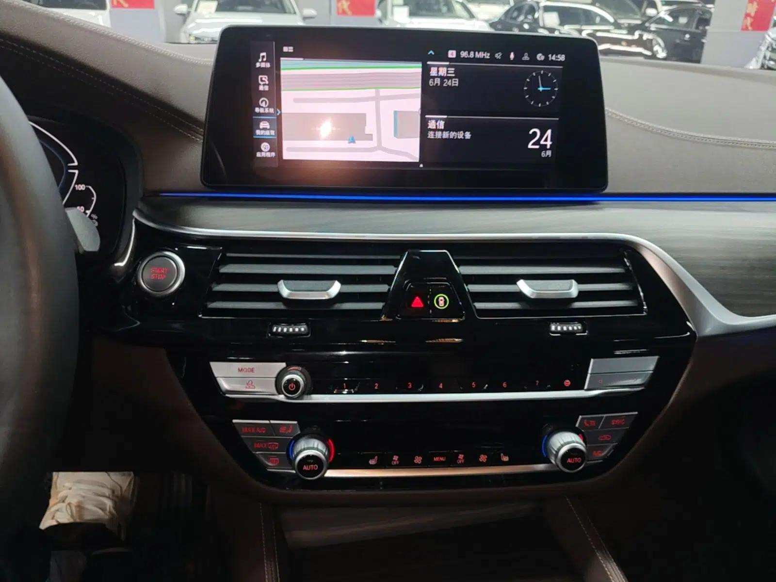 BMW 5 Series New Energy 2020 Mileage Upgrade Version 530Le Luxury Package — миниатюра 21
