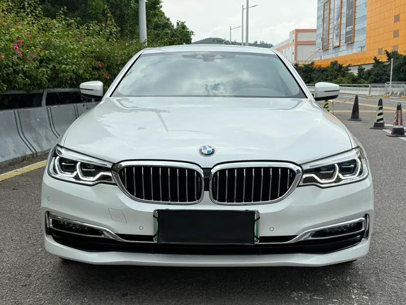 BMW 5 Series New Energy 2019 530Le Luxury Package — миниатюра 16