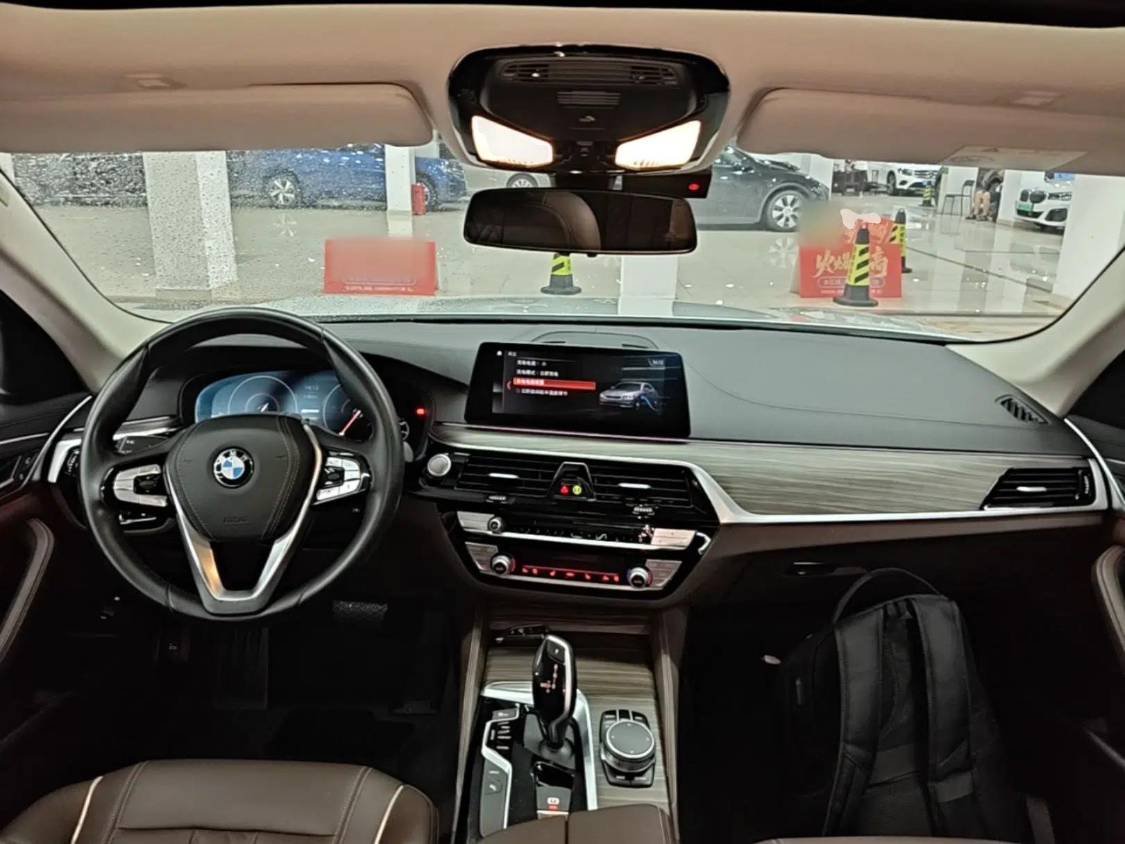BMW 5 Series New Energy 2019 530Le Luxury Package — миниатюра 20