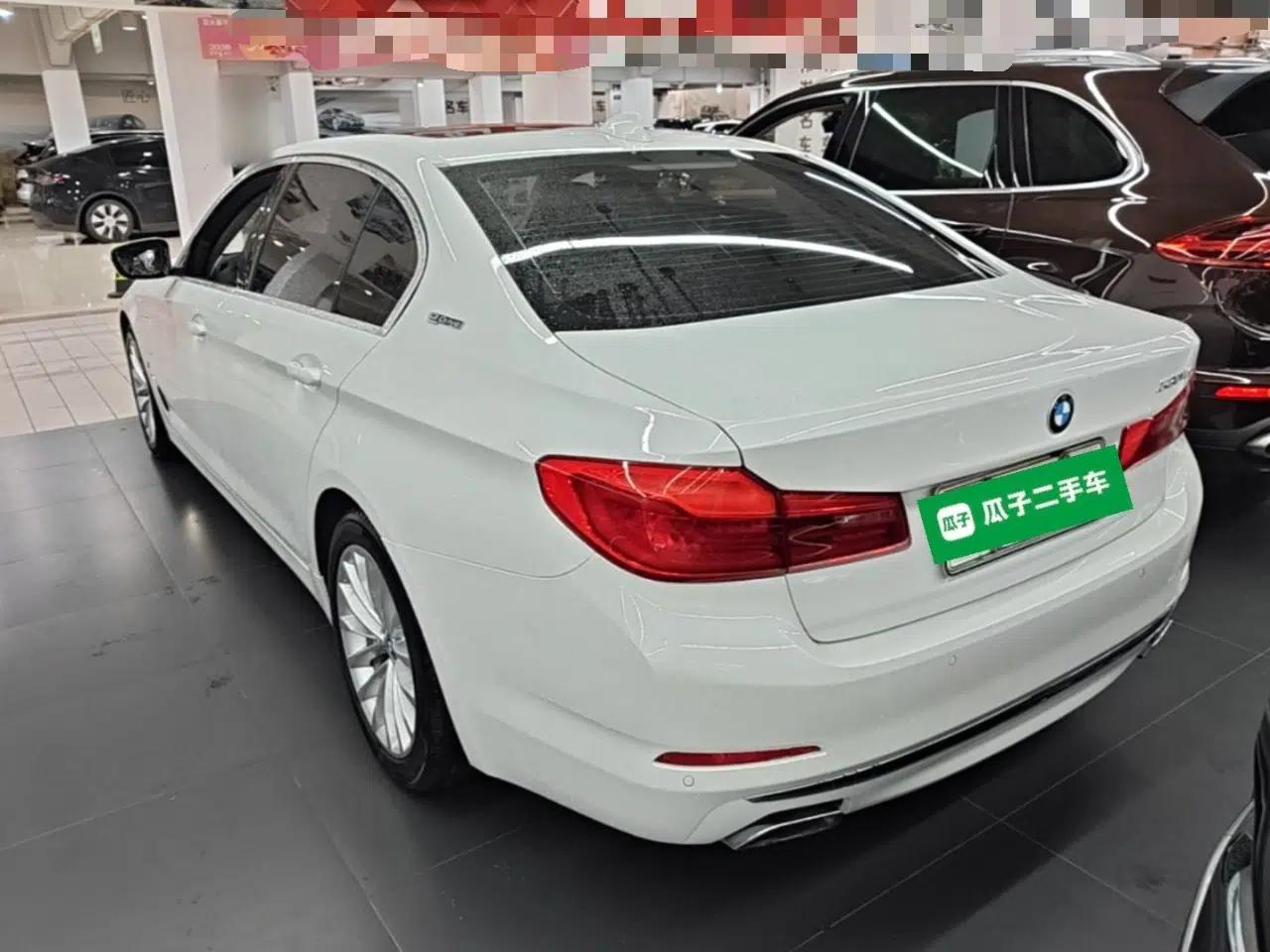 BMW 5 Series New Energy 2019 530Le Luxury Package — миниатюра 4