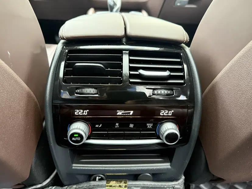 BMW 5 Series New Energy 2019 530Le Luxury Package — миниатюра 33