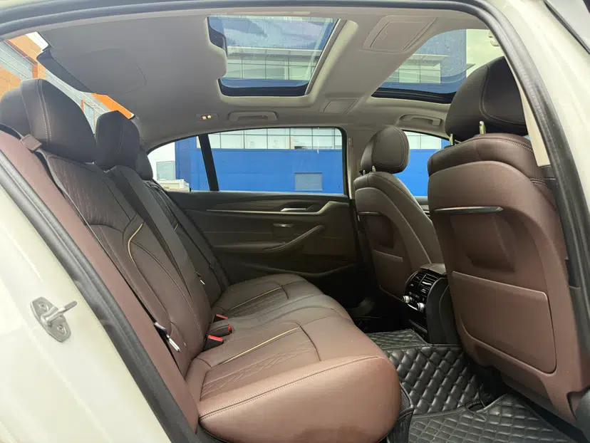 BMW 5 Series New Energy 2019 530Le Luxury Package — миниатюра 36