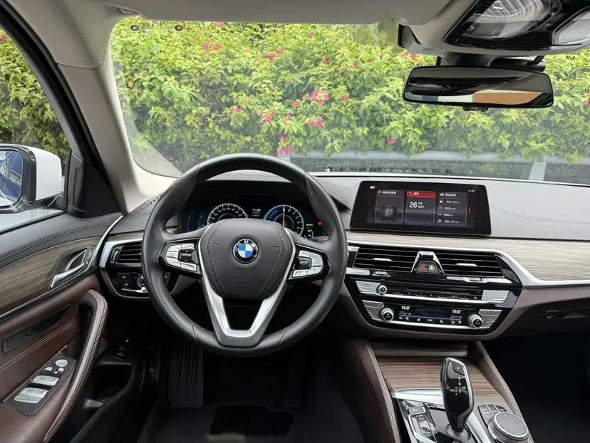 BMW 5 Series New Energy 2019 530Le Luxury Package — миниатюра 40