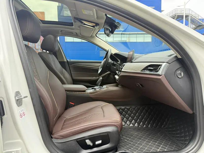 BMW 5 Series New Energy 2019 530Le Luxury Package — миниатюра 41