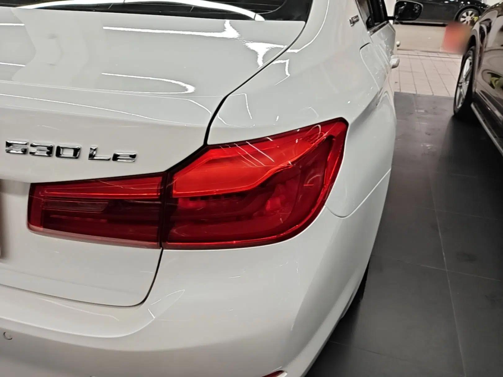 BMW 5 Series New Energy 2019 530Le Luxury Package — миниатюра 9