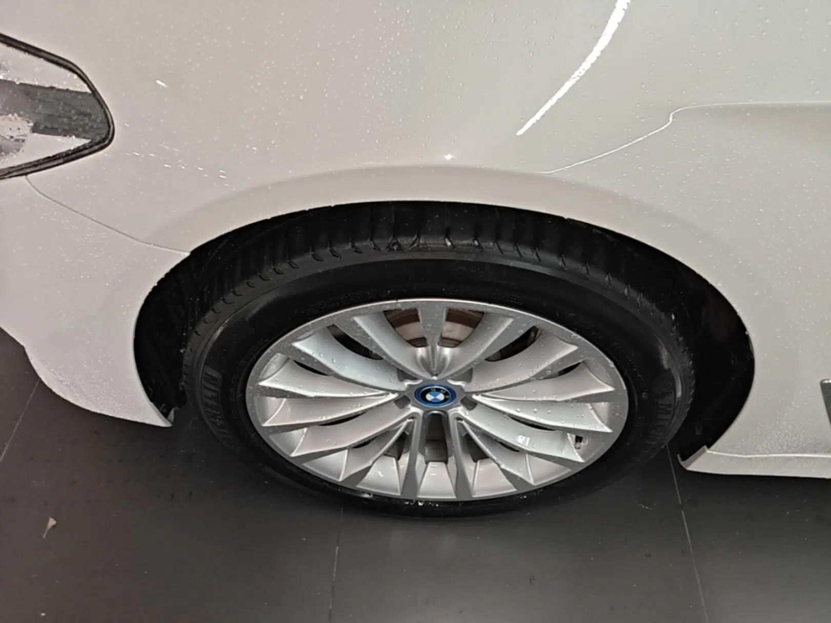 BMW 5 Series New Energy 2019 530Le Luxury Package — миниатюра 10