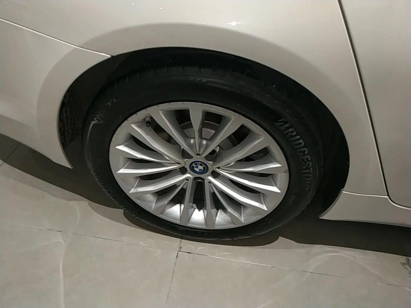 BMW 5 Series New Energy 2019 Updated Version 530Le Luxury Package — миниатюра 11