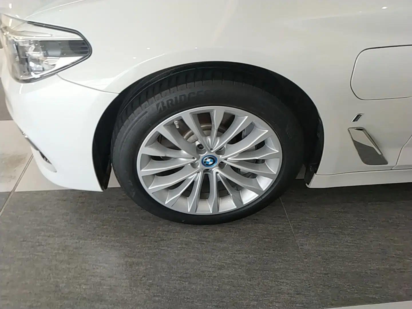 BMW 5 Series New Energy 2019 Updated Version 530Le Luxury Package — миниатюра 15