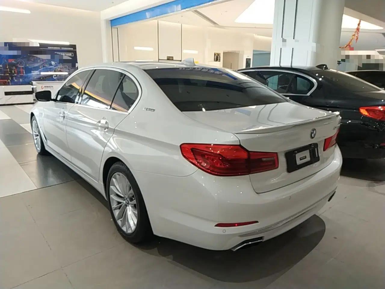 BMW 5 Series New Energy 2019 Updated Version 530Le Luxury Package — миниатюра 4