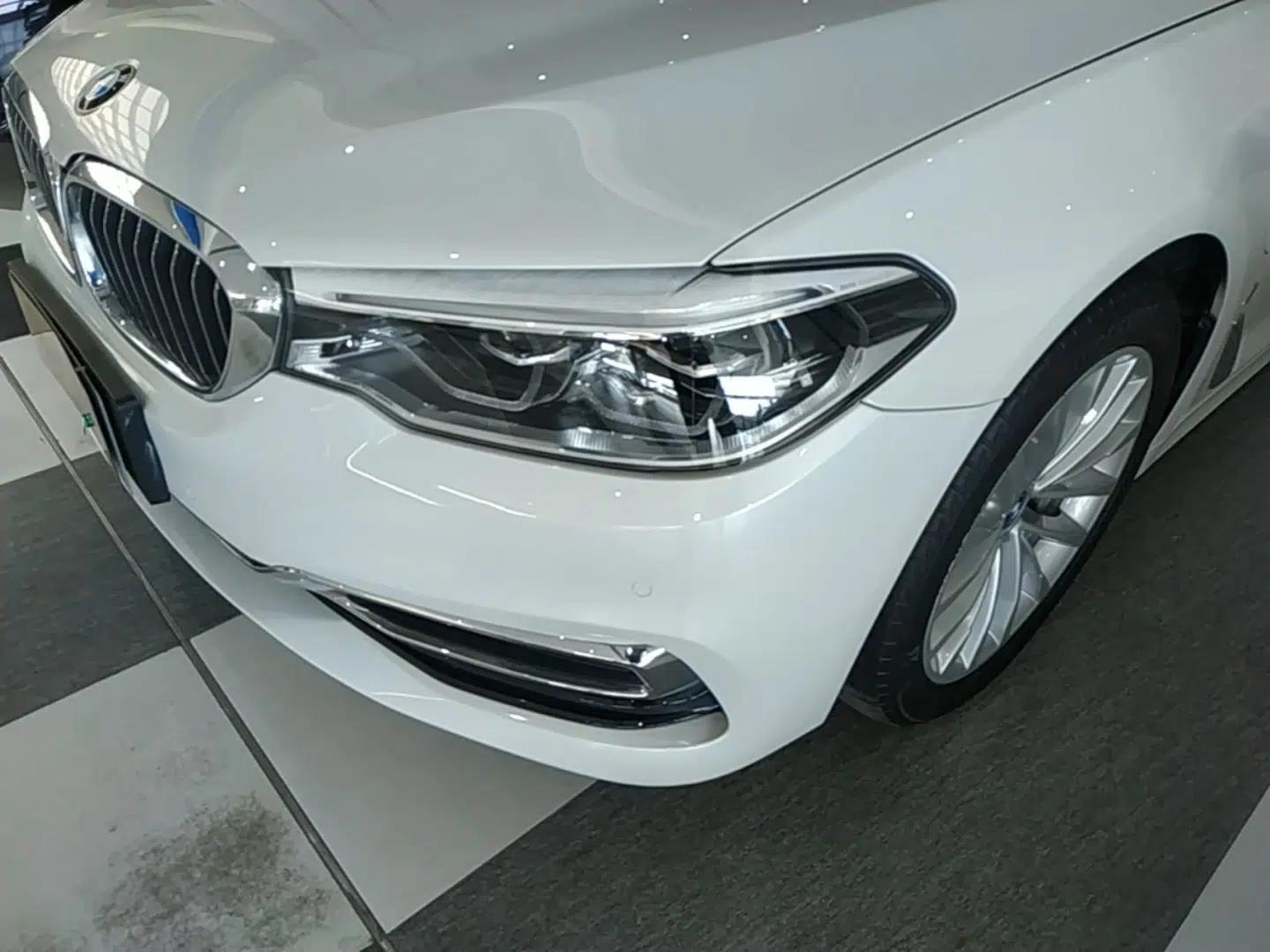 BMW 5 Series New Energy 2019 Updated Version 530Le Luxury Package — миниатюра 8
