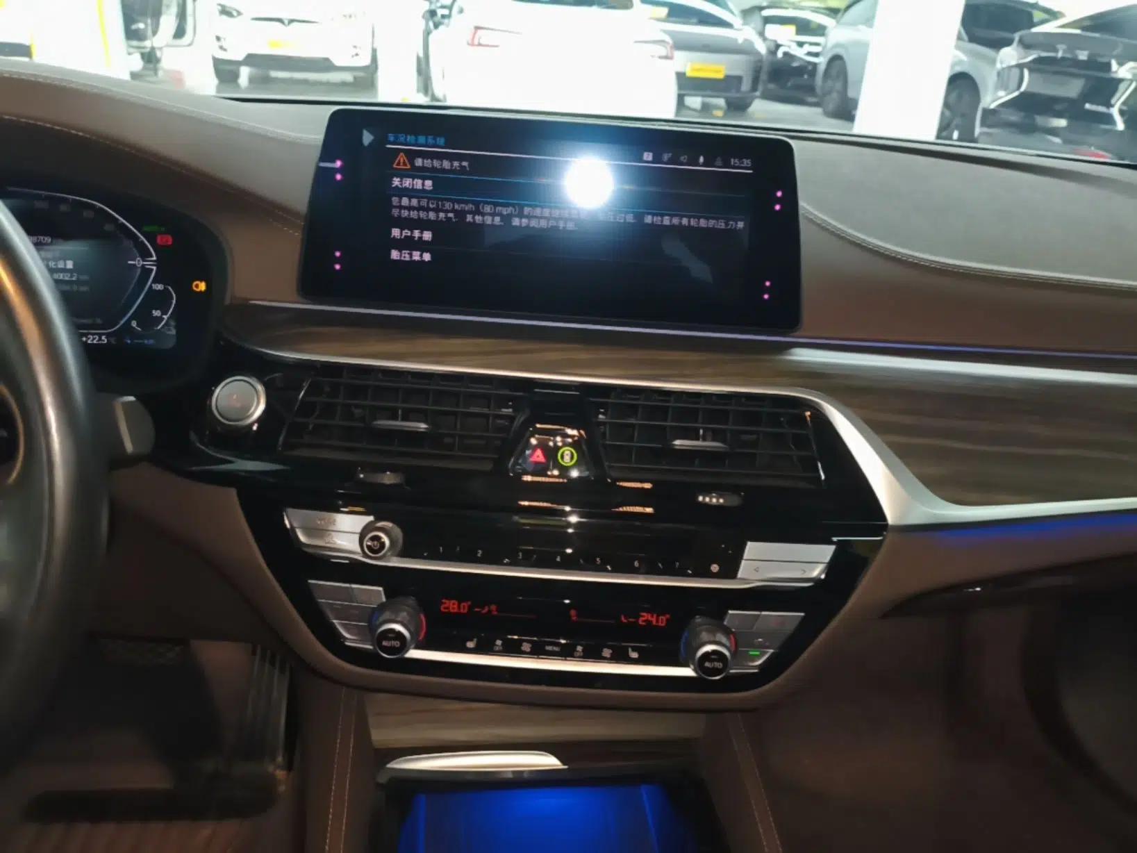 BMW 5 Series New Energy 2020 530Le Luxury Package — миниатюра 15