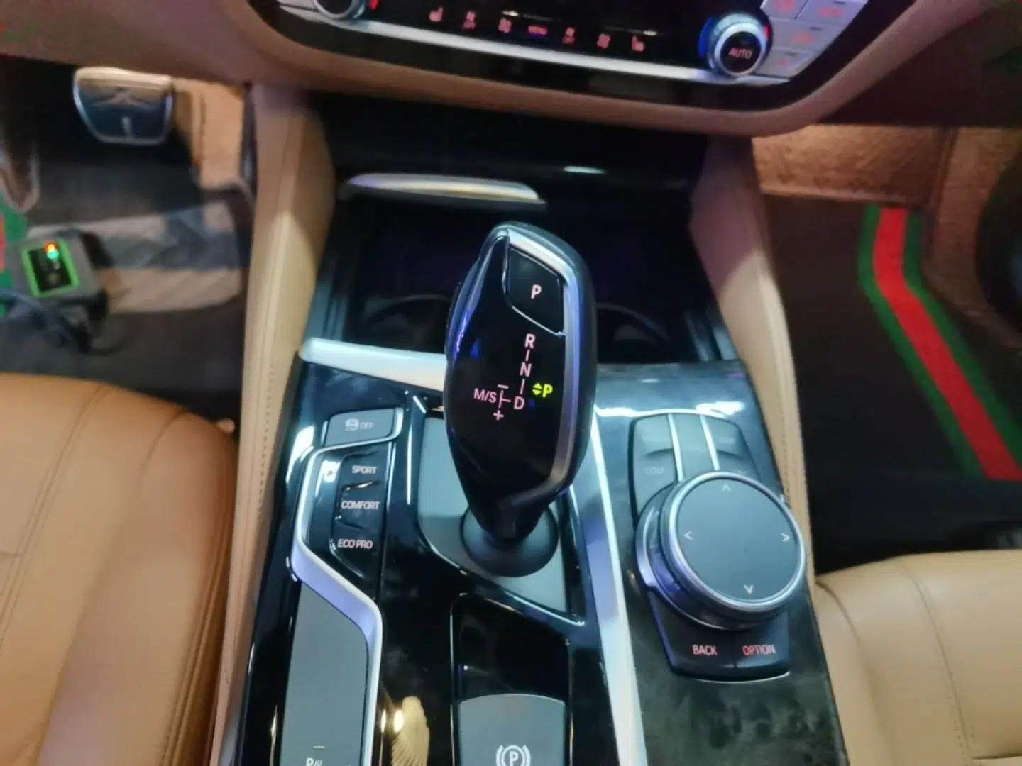 BMW 5 Series 2018 Restyled 530Li Leading Edition M Sport Package — миниатюра 16