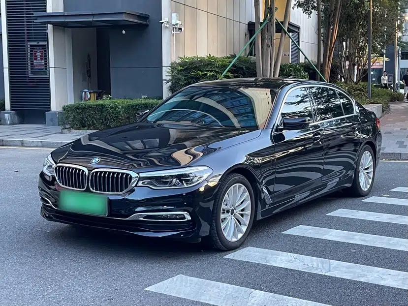 BMW 5 Series New Energy 2019 530Le Luxury Package — миниатюра 1