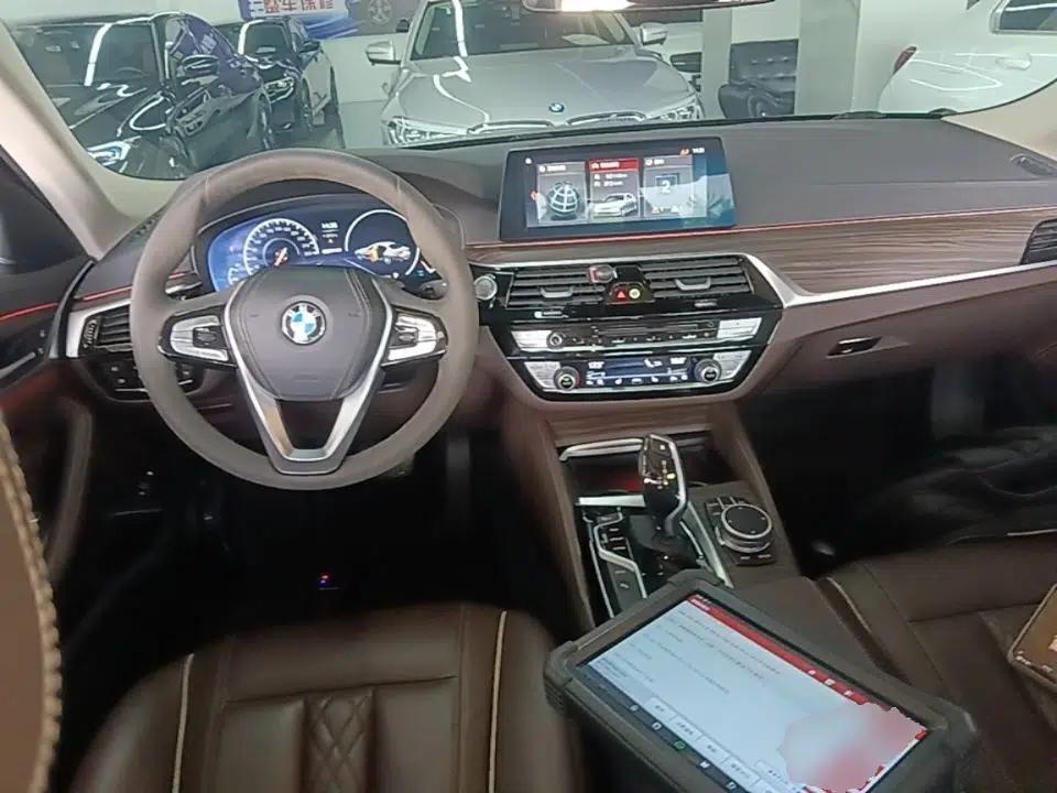 BMW 5 Series New Energy 2019 530Le Luxury Package — миниатюра 17